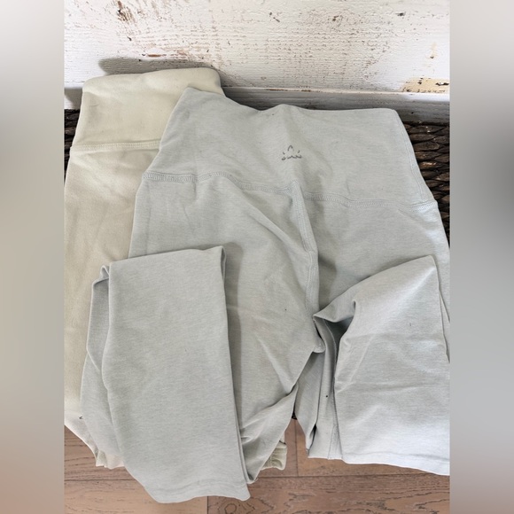 ALO Yoga Pants - ALO and Beyond Yoga Leggings